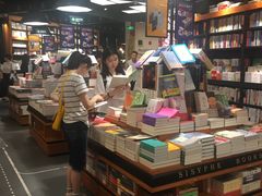 -西西弗书店&矢量咖啡(凯德晶萃广场店)