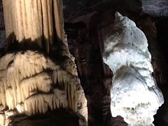 -波斯托伊纳溶洞