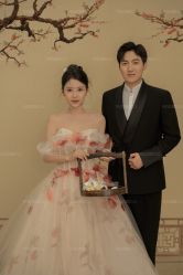 -雪中彩影婚纱摄影·微光艺术中心