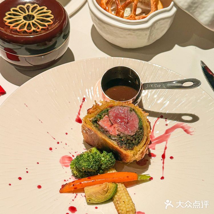 这一口好满足  伍贰赫兹·云上法餐厅