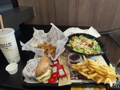 -The Habit Burger Grill 哈比特汉堡(世博店)