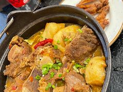-何妹湿辣牛肉·粤式烧烤砂煲(桂雅路店)