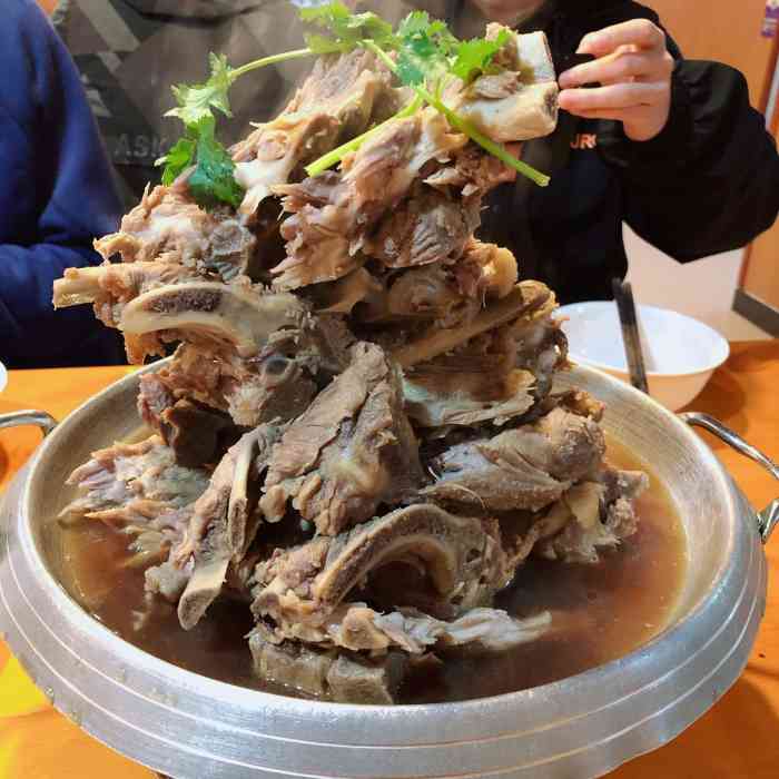 一骨香大盆骨-"小羊探店·一骨香大盆骨从去年开始我家附.