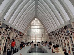 -钟书阁(松江泰晤士小镇店)