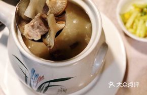 Braised Pork Ribs in Steamer Bowl