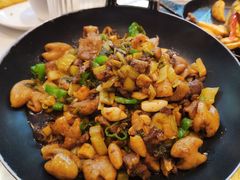 -阿瓦山寨·湘菜现炒·剁椒鱼头王(咸阳总店)