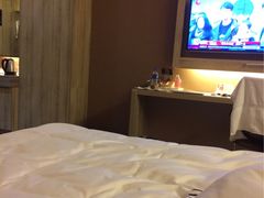 -西安大雁塔科技大学地铁站亚朵酒店