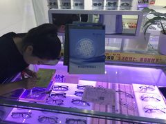 -提一眼镜·蔡司·依视路(小寨店)