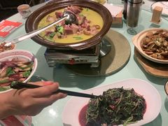 -帅巴人舅母子腊蹄民俗村