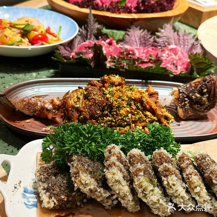 南京也有啦！新鲜蒸汽石锅鱼！​