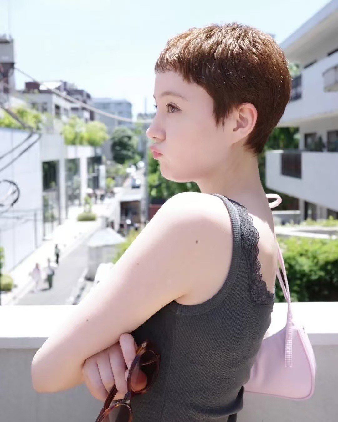 女生短发.是一种简洁而有力的美丽表达
