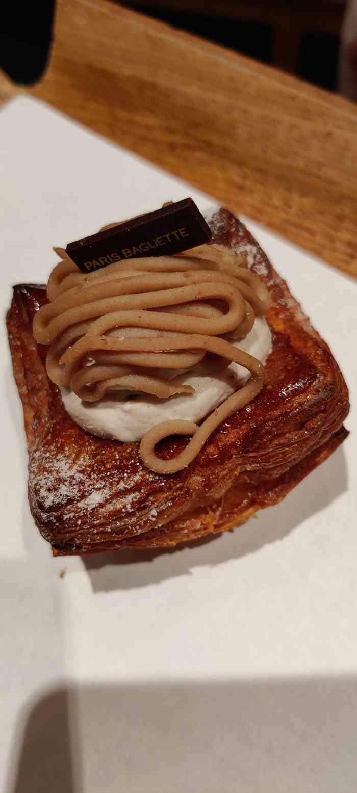 paris baguette 巴黎贝甜(虹悦城店)-"面包不错,人气也很旺,每次去都