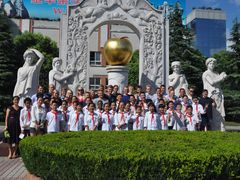 校门-上海市民办金苹果学校