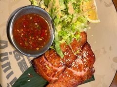 招牌泰式蜜汁猪颈肉-泰盏鬼·颓废冬阴(陈家祠扬韬店)