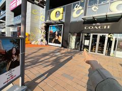 -百年港湾奥特莱斯(香炉礁店)
