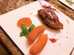 香蕉排配鹅肝-92°C俄式厨房(中央大街店)