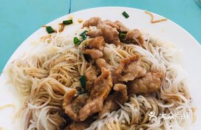 Stir-Fried Pork with Rice Noodles