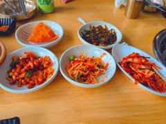 -牛信亭韩国料理·炭火烤肉(紫藤路店)