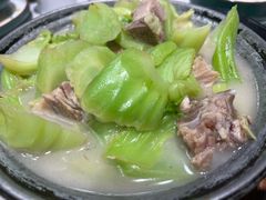 烧骨煲淋芥菜-喜势点·糖沙翁手工茶点·本地人茶居(永庆坊店)