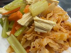 -牛一嘴·兰州牛肉面·大盘鸡(财富中心店)