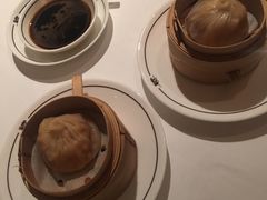 蟹黄小笼包-嘉麟楼