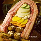 吃肉吃得贼过瘾🤤这家烤肉店竟🈶️1m厚五花…