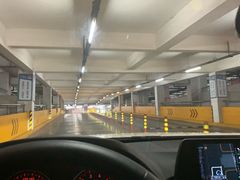 -虹桥火车站-停车场