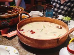 -三人行骨头王火锅(长寿店)