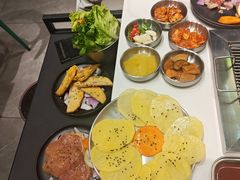 -山野的朋友露营炭火烤肉