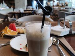 -百灵希尔顿逸林酒店大堂吧