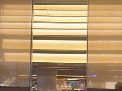 -钱小奴海鲜自助黑金店(杭州滨江龙湖店)