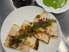 墨西哥鸡肉奶酪饼-LESCEDARS Brasserie Bistro香柏树