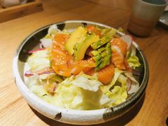 三文鱼牛油果沙拉-初居食屋日式料理(万象城购物中心店)
