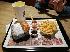 -The Habit Burger Grill 哈比特汉堡(复兴soho店)
