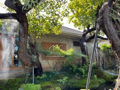 -Chom Cafe and Restaurant