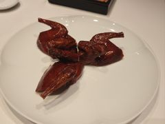 脆皮妙龄鸽-荣轩(新荣记环球金融中心店)