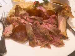 烤猪肘配酸菜土豆泥-兰特伯爵西餐厅·啤酒屋(方庄店)