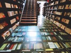 -钟书阁(松江泰晤士小镇店)