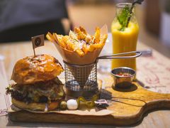 -Mark&Mars Restaurant