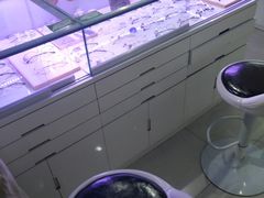 -提一眼镜·蔡司·依视路(小寨店)