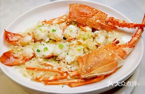 Steamed Lobster with Wide Noodles
