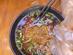 -爆炸头阿姨小四川正宗川味小吃(无任何分店)