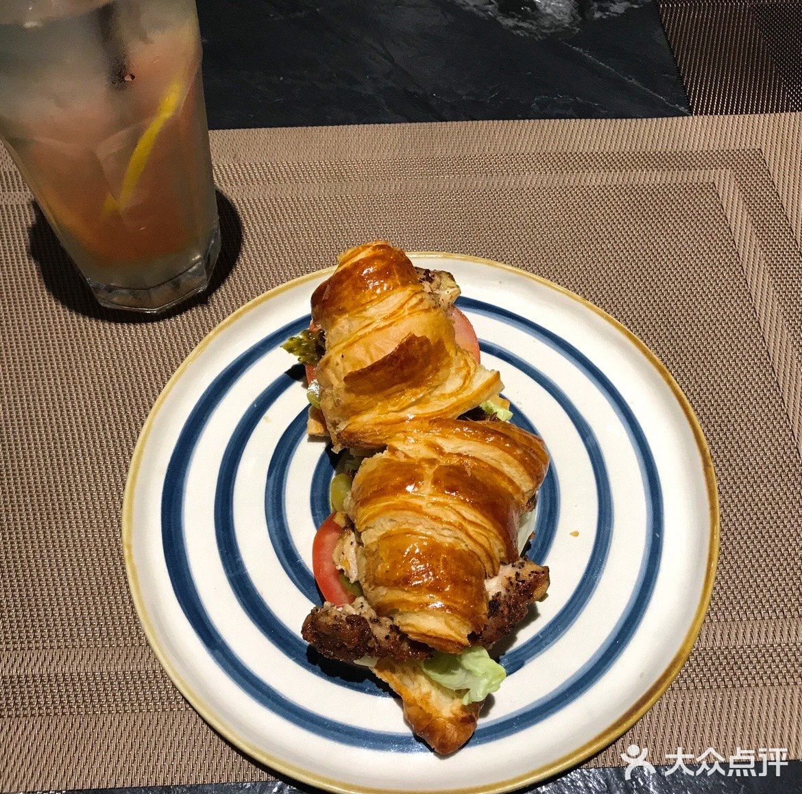 酸酸涩涩 是夏天的尾巴