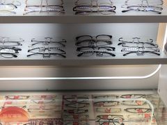 -美式眼镜·授权蔡司.依视路.尼康.豪雅.明月(南翔印象城店)