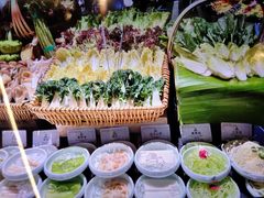 -雍容荟帝王蟹活龙虾展台自助(IFS黑金店)