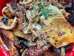 -愉肴麻辣香锅(中山路店)