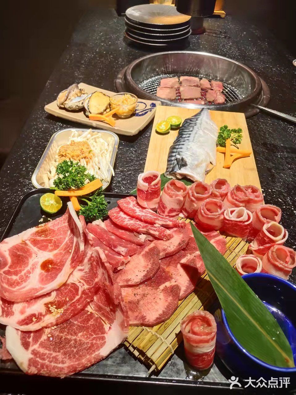 大口吃肉！干干干！ 就来瞳瞳瞳[加油]