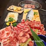 大口吃肉！干干干！ 就来瞳瞳瞳[加油]