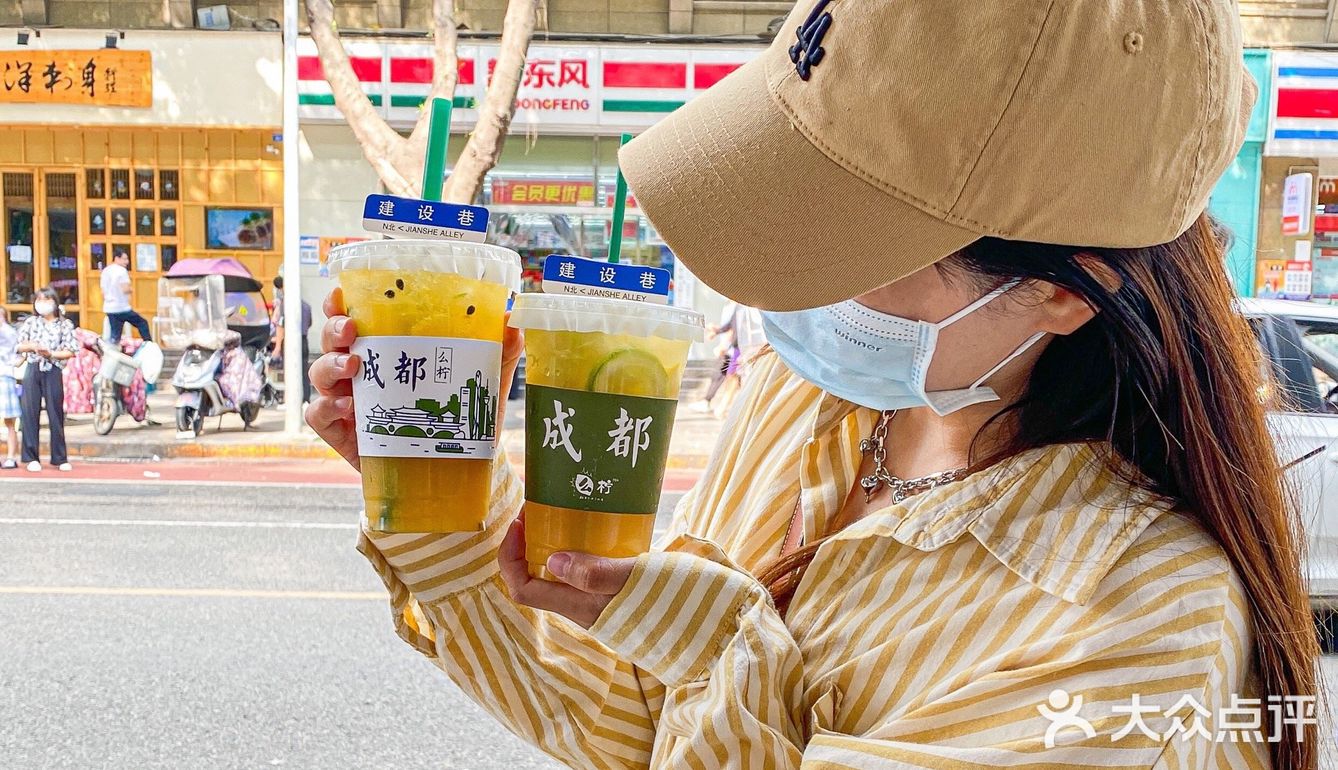 夏日不能无柠檬茶🍋！这家竟然用泡菜坛装！