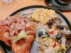 芝士吞拿鱼牛角包-251#coffee roasters(沿河东路店)